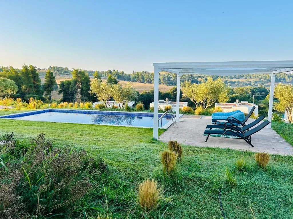 Sani Beverly Hills-Grand Deluxe Villa bazen